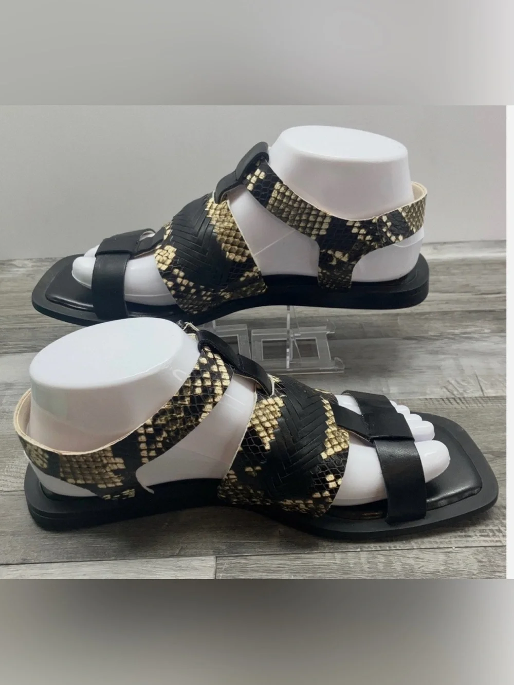 VINCE CAMUTO Bachelun Snakeskin Woven Leather Square Toe Sandals. NWOT